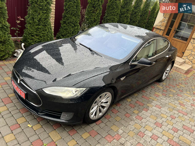 Tesla Model S 2015