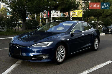 Ліфтбек Tesla Model S 2017 в  фото 9 Ліфтбек Tesla Model S 2017 в