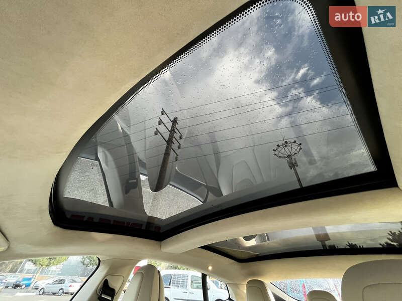 Лифтбек Tesla Model S 2017 в Одессе