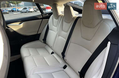 Ліфтбек Tesla Model S 2017 в  фото 32 Ліфтбек Tesla Model S 2017 в