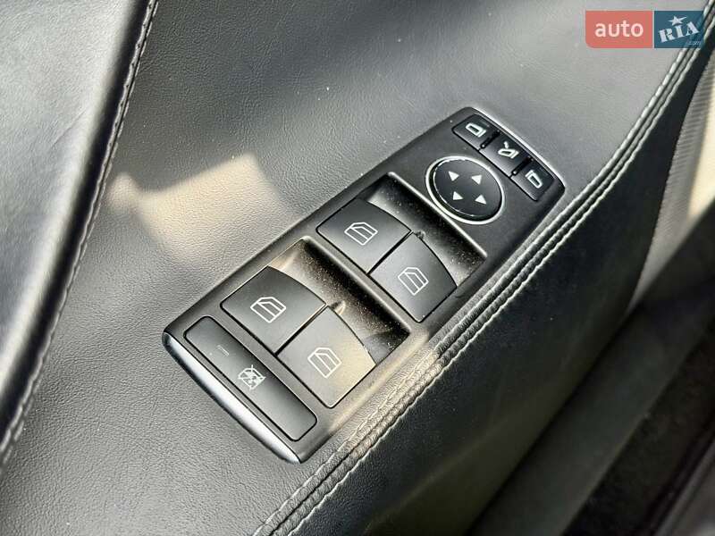 Лифтбек Tesla Model S 2017 в Харькове фото 26 Лифтбек Tesla Model S 2017 в Харькове