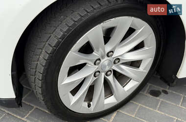 Лифтбек Tesla Model S 2013 в 