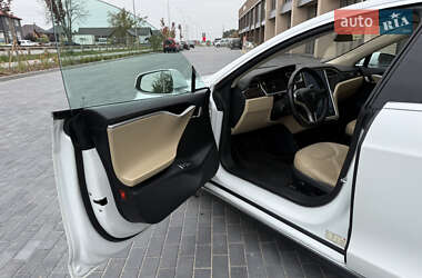 Лифтбек Tesla Model S 2013 в 