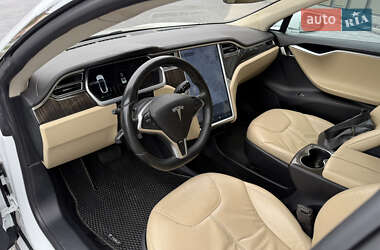 Лифтбек Tesla Model S 2013 в 