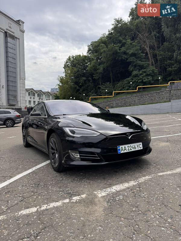 Лифтбек Tesla Model S 2020 в Киеве