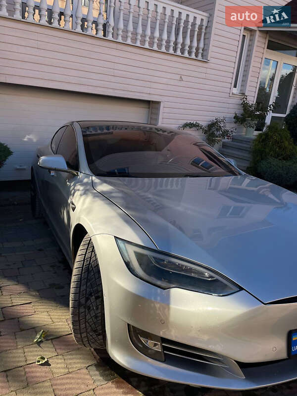 Лифтбек Tesla Model S 2018 в Ивано-Франковске