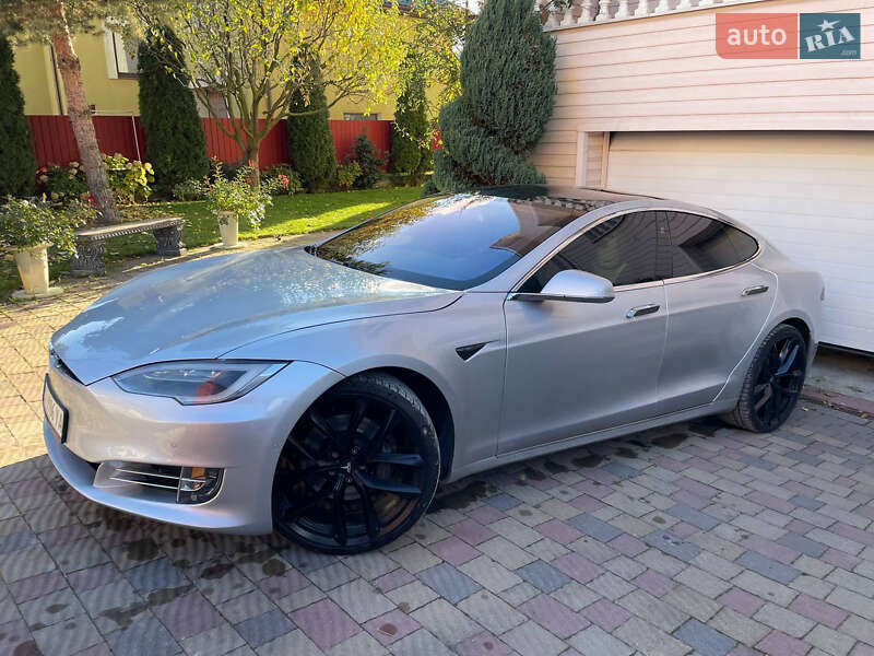 Лифтбек Tesla Model S 2018 в Ивано-Франковске