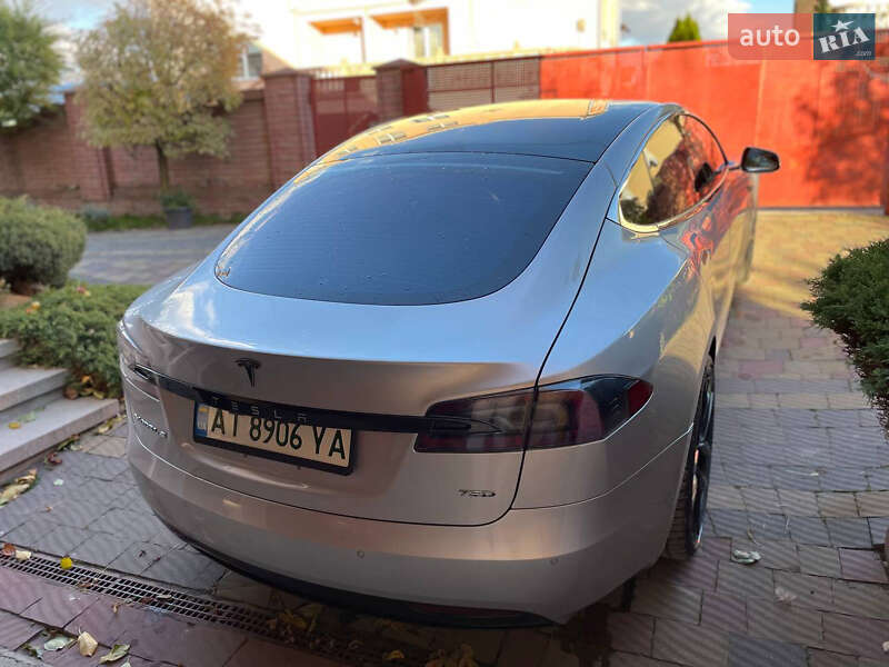 Лифтбек Tesla Model S 2018 в Ивано-Франковске