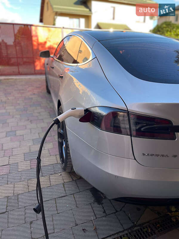 Лифтбек Tesla Model S 2018 в Ивано-Франковске