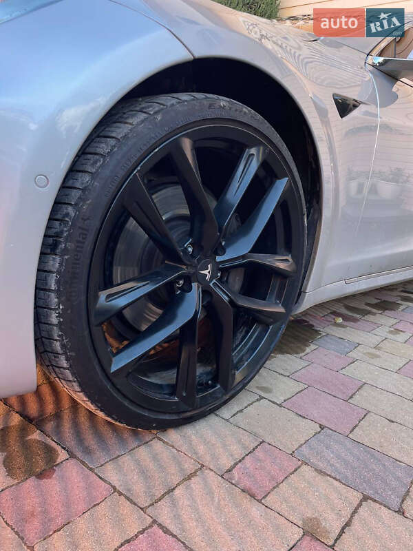 Лифтбек Tesla Model S 2018 в Ивано-Франковске