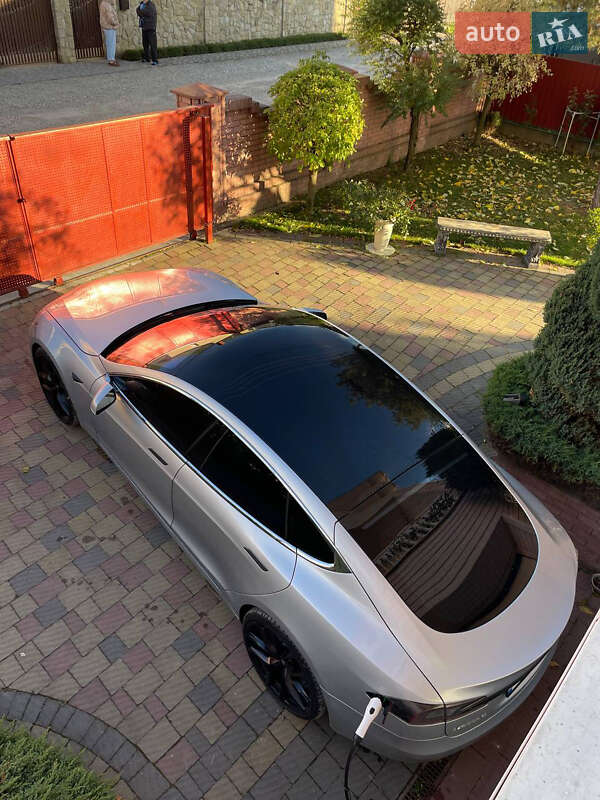 Лифтбек Tesla Model S 2018 в Ивано-Франковске