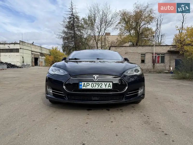 Tesla Model S 2015