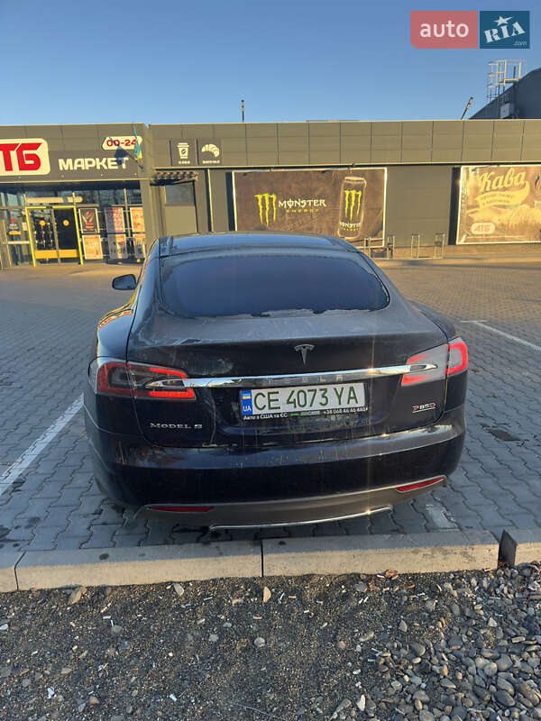 Лифтбек Tesla Model S 2015 в Черновцах