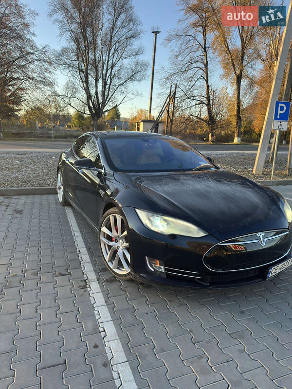 Лифтбек Tesla Model S 2015 в Черновцах