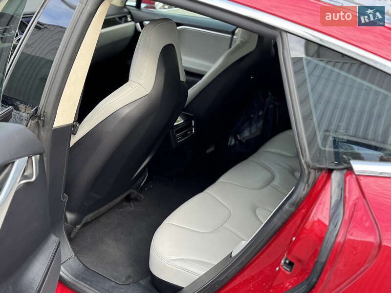 Ліфтбек Tesla Model S 2013 в Одесі