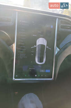 Лифтбек Tesla Model S 2015 в 