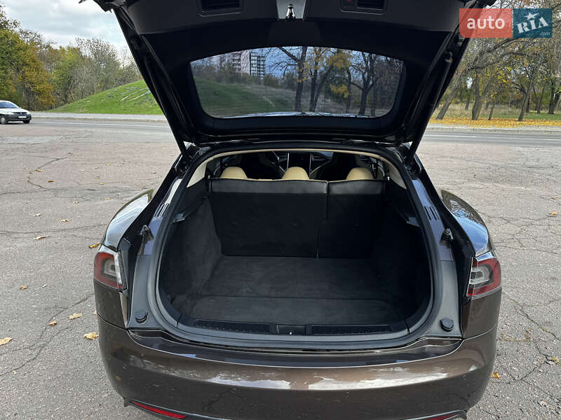 Лифтбек Tesla Model S 2013 в Кропивницком фото 33 Лифтбек Tesla Model S 2013 в Кропивницком