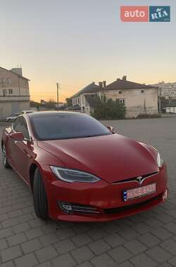 Лифтбек Tesla Model S 2016 в 