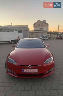 Лифтбек Tesla Model S 2016 в 