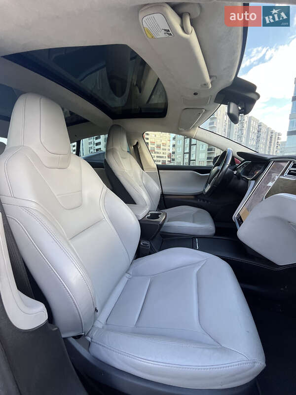 Лифтбек Tesla Model S 2016 в Львове фото 36 Лифтбек Tesla Model S 2016 в Львове
