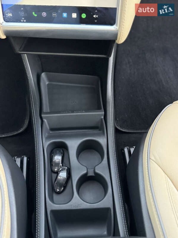 Ліфтбек Tesla Model S 2014 в Львові фото 19 Ліфтбек Tesla Model S 2014 в Львові