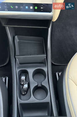 Лифтбек Tesla Model S 2014 в 