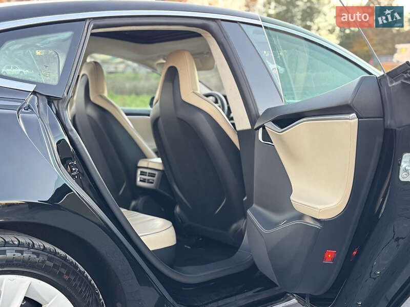 Ліфтбек Tesla Model S 2014 в Львові фото 23 Ліфтбек Tesla Model S 2014 в Львові