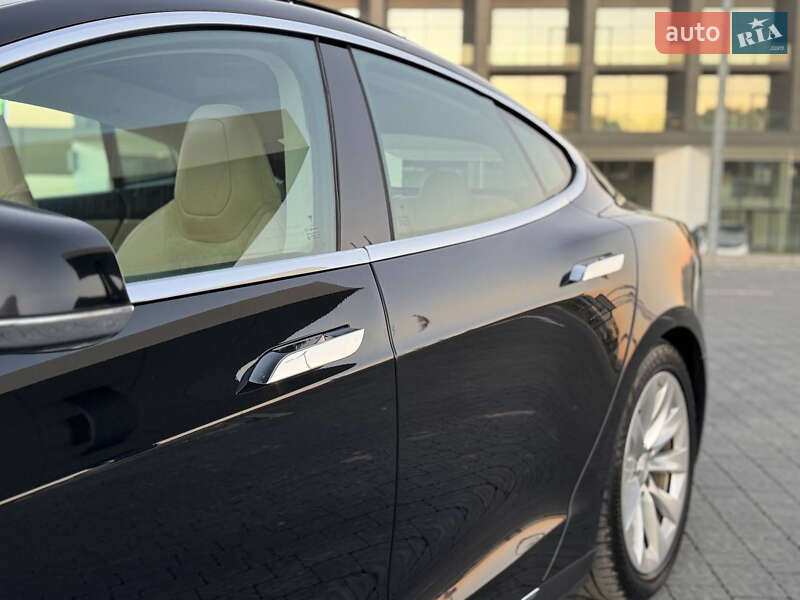 Ліфтбек Tesla Model S 2014 в Львові фото 36 Ліфтбек Tesla Model S 2014 в Львові
