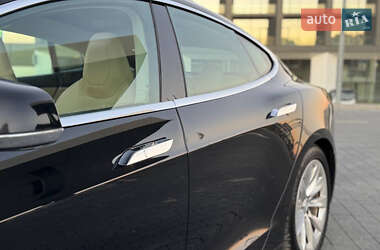 Лифтбек Tesla Model S 2014 в 