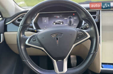 Лифтбек Tesla Model S 2014 в 