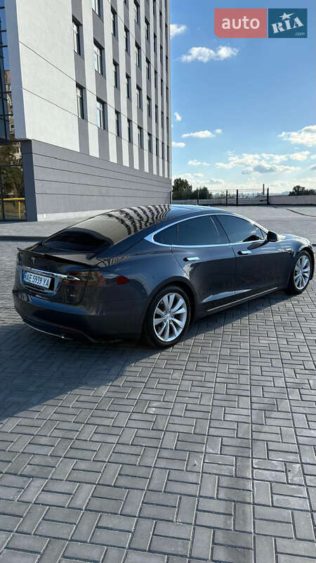 Tesla Model S 2015