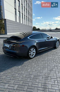 Ліфтбек Tesla Model S 2015 в  фото 2 Ліфтбек Tesla Model S 2015 в