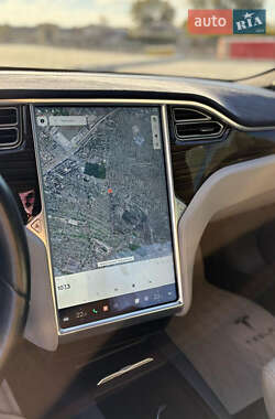 Ліфтбек Tesla Model S 2015 в  фото 15 Ліфтбек Tesla Model S 2015 в