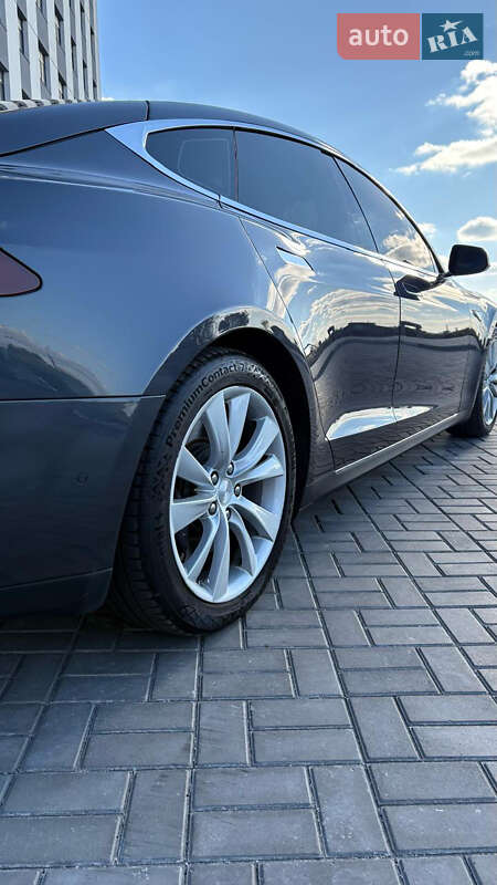 Лифтбек Tesla Model S 2015 в Днепре фото 16 Лифтбек Tesla Model S 2015 в Днепре