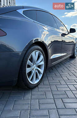 Ліфтбек Tesla Model S 2015 в  фото 16 Ліфтбек Tesla Model S 2015 в
