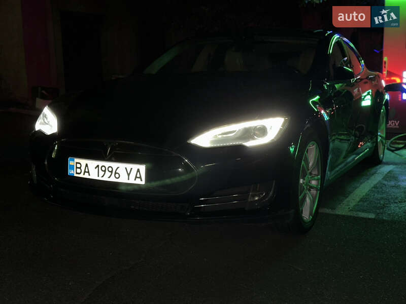 Ліфтбек Tesla Model S 2014 в Києві фото 17 Ліфтбек Tesla Model S 2014 в Києві
