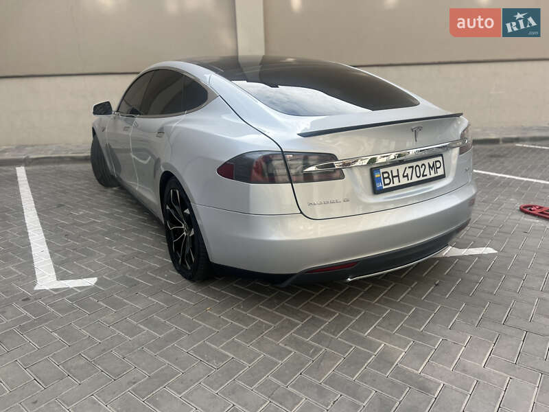 Ліфтбек Tesla Model S 2013 в Одесі