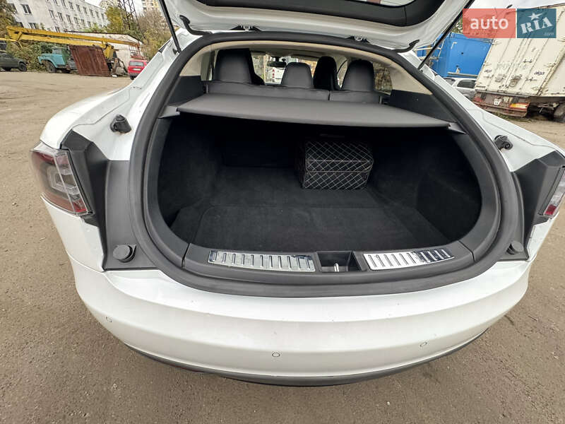 Лифтбек Tesla Model S 2012 в Киеве фото 13 Лифтбек Tesla Model S 2012 в Киеве