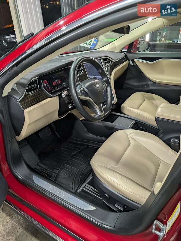 Ліфтбек Tesla Model S 2015 в Києві