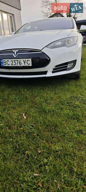 Лифтбек Tesla Model S 2014 в Новояворовске