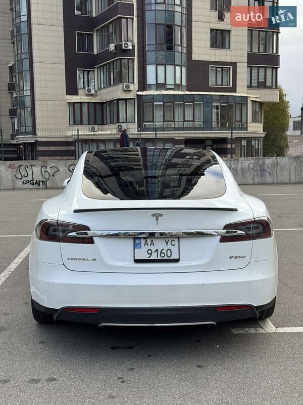 Лифтбек Tesla Model S 2015 в Киеве фото 5 Лифтбек Tesla Model S 2015 в Киеве