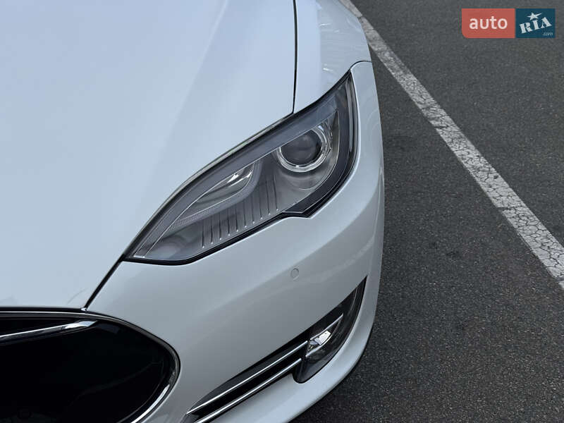 Лифтбек Tesla Model S 2015 в Киеве фото 7 Лифтбек Tesla Model S 2015 в Киеве