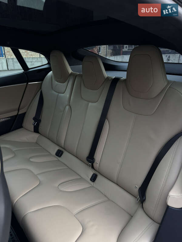 Лифтбек Tesla Model S 2015 в Киеве фото 12 Лифтбек Tesla Model S 2015 в Киеве
