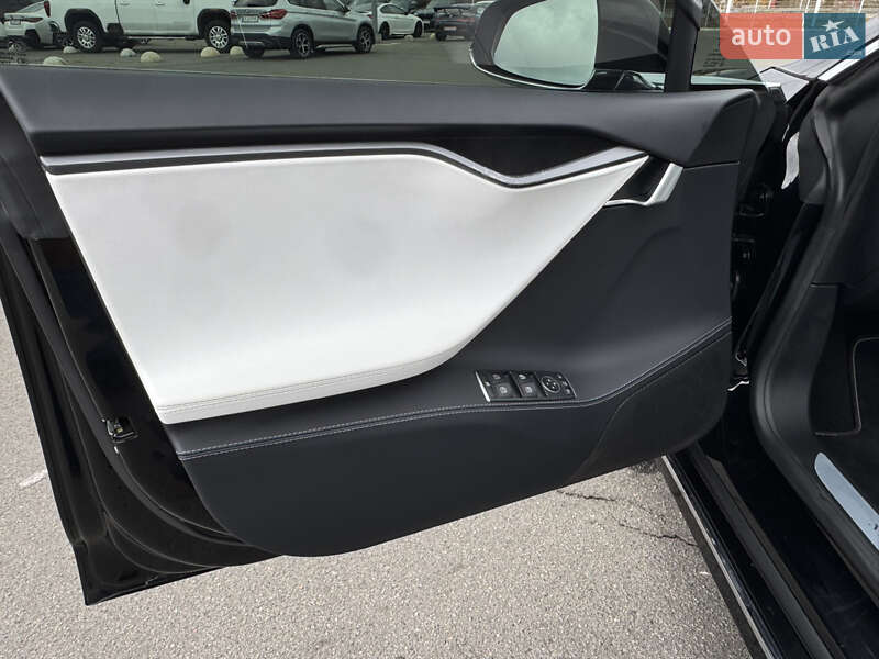 Ліфтбек Tesla Model S 2019 в Дніпрі фото 24 Ліфтбек Tesla Model S 2019 в Дніпрі