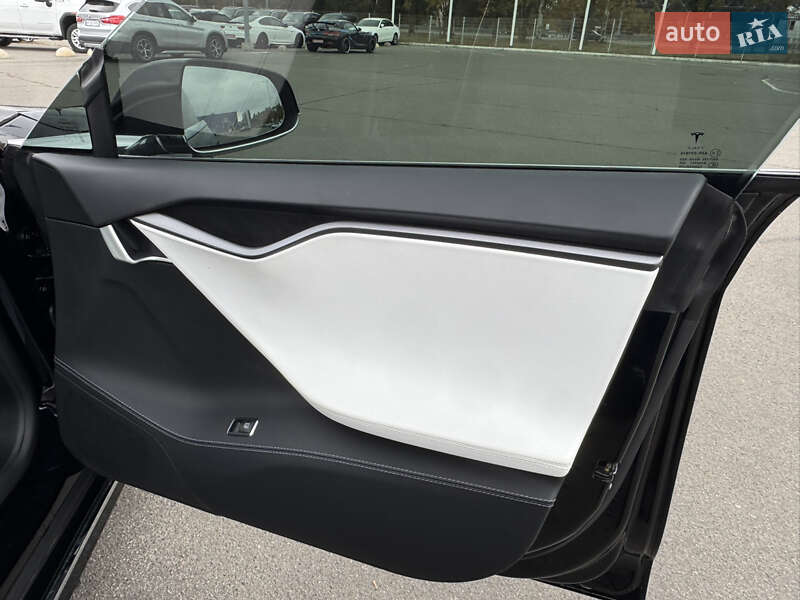 Ліфтбек Tesla Model S 2019 в Дніпрі фото 29 Ліфтбек Tesla Model S 2019 в Дніпрі