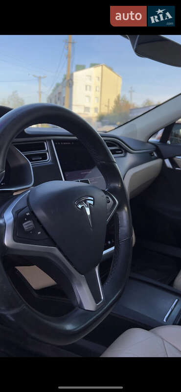 Ліфтбек Tesla Model S 2017 в Чернівцях фото 8 Ліфтбек Tesla Model S 2017 в Чернівцях
