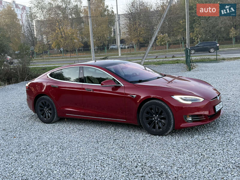 Ліфтбек Tesla Model S 2017 в Чернівцях фото 13 Ліфтбек Tesla Model S 2017 в Чернівцях
