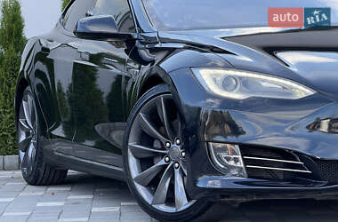 Ліфтбек Tesla Model S 2015 в  фото 6 Ліфтбек Tesla Model S 2015 в