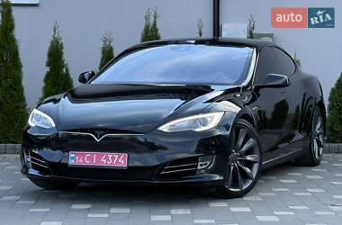 Ліфтбек Tesla Model S 2015 в  фото 10 Ліфтбек Tesla Model S 2015 в