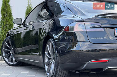 Ліфтбек Tesla Model S 2015 в  фото 20 Ліфтбек Tesla Model S 2015 в